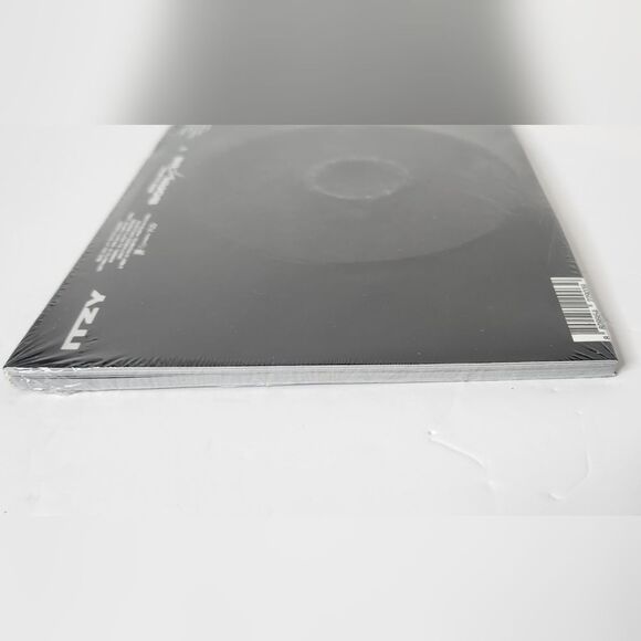 ITZY Born To Be Version C Cd NIB - Picture 6 of 7